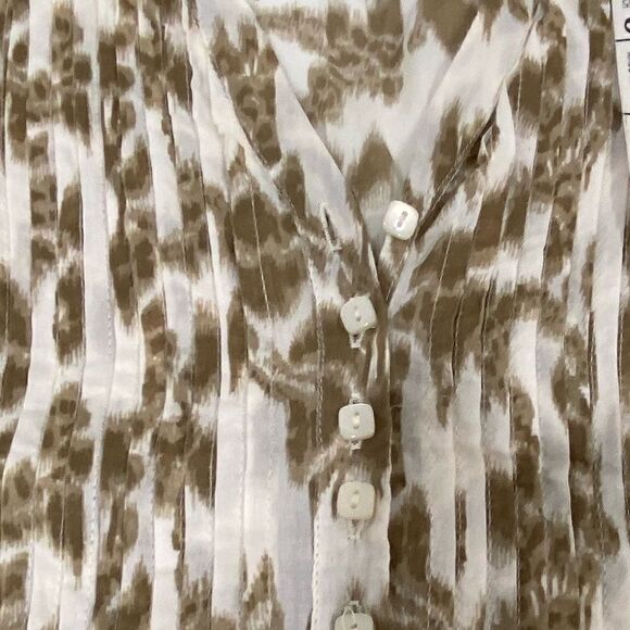 IZOD brown and creamy V-neck pleated front square buttons tunic size M - Picture 6 of 6